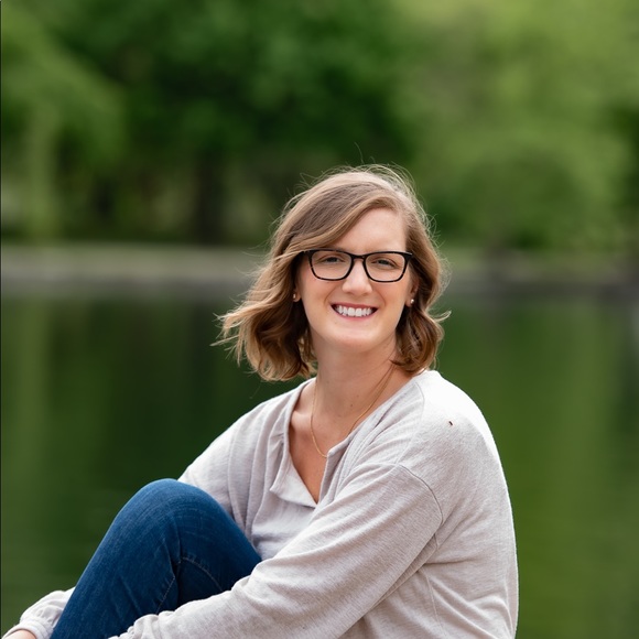 Meet your Posher, Tori - Picture 1 of 3